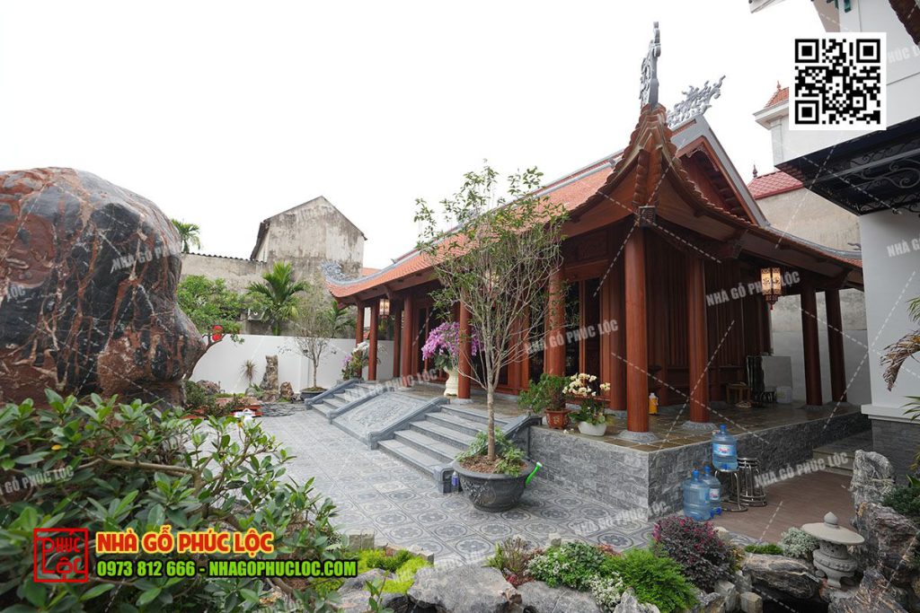 Cột hiên chạy quanh tạo sự vững chãi